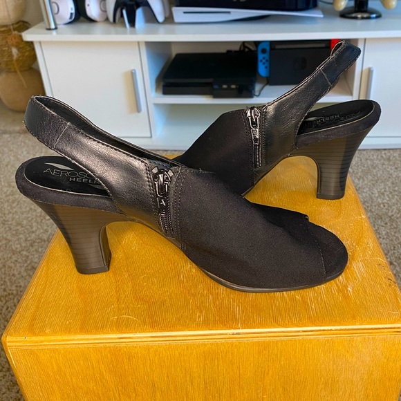 Pumps - Picture 2 of 2